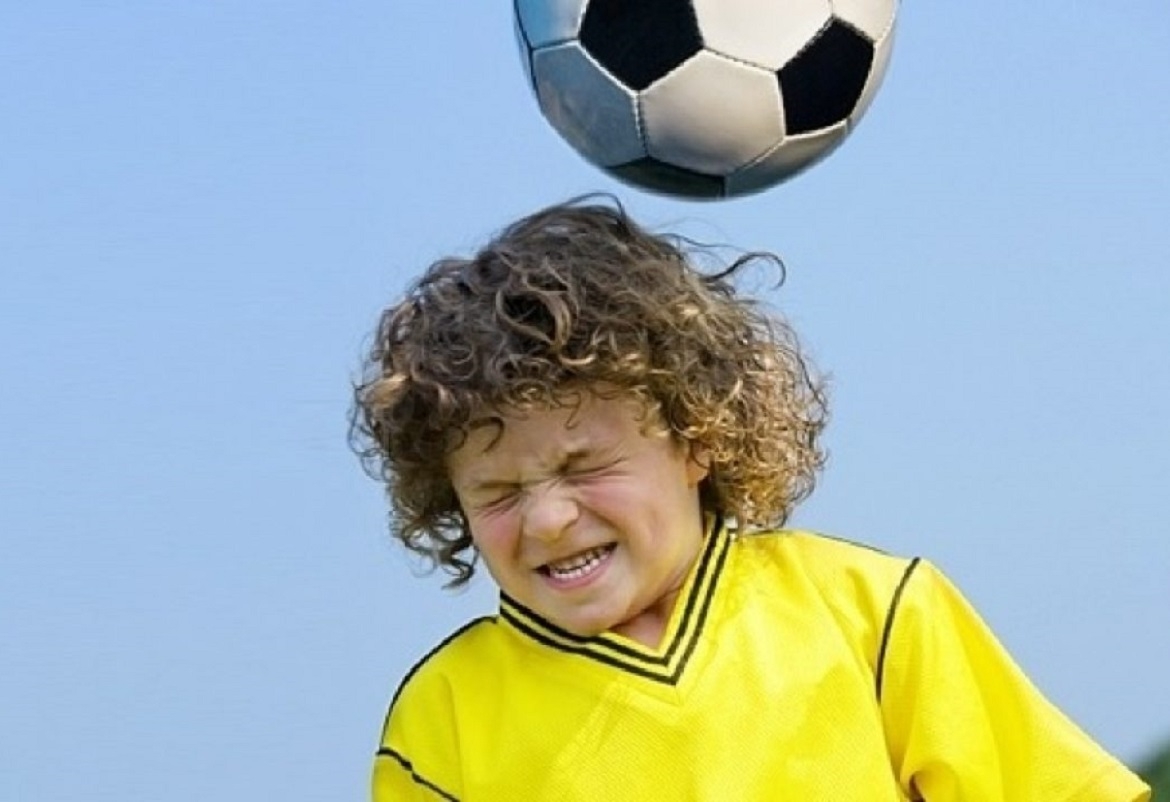 دراسة: ضرب الكرة بالرأس يؤثر سلبًا على الرؤية