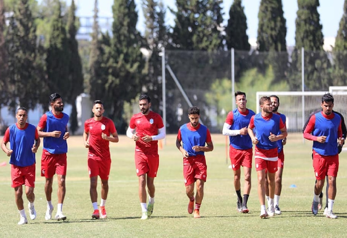 تربص مغلق للنادي الإفريقي في حمام بورقيبة.. أغلب اللاعبين وافقوا على تجديد المغامرة