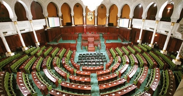 تونس : عقوبات مالية ضد كل نائب يستخدم العنف أو يعرقل أشغال البرلمان