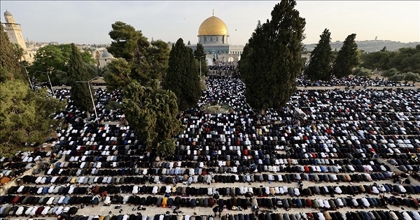 200 ألف أدوا صلاة عيد الفطر في المسجد الأقصى