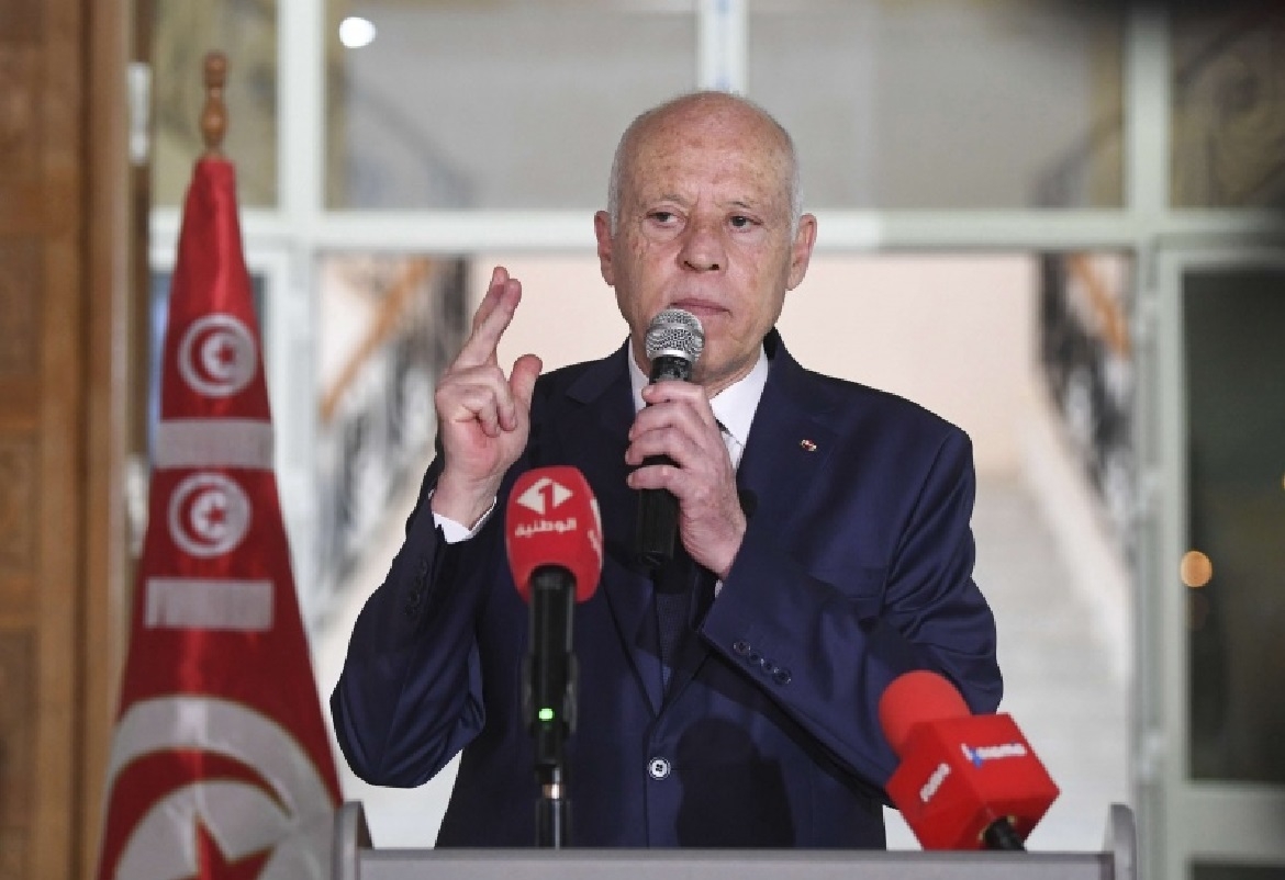 الرئيس التونسي يعزز سلطاته على طريق إصلاح النظام