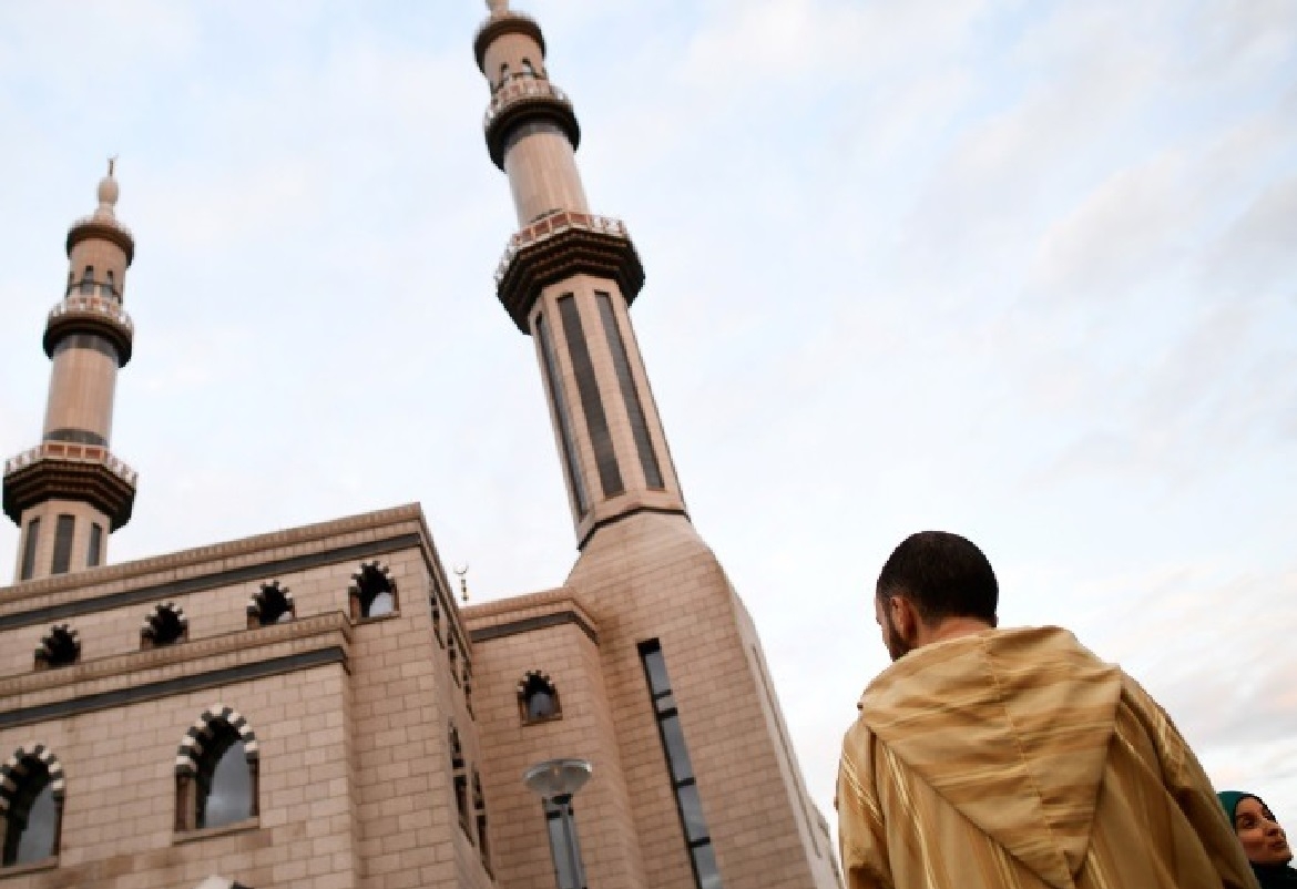 فضيحة التجسس على المساجد تهز هولندا