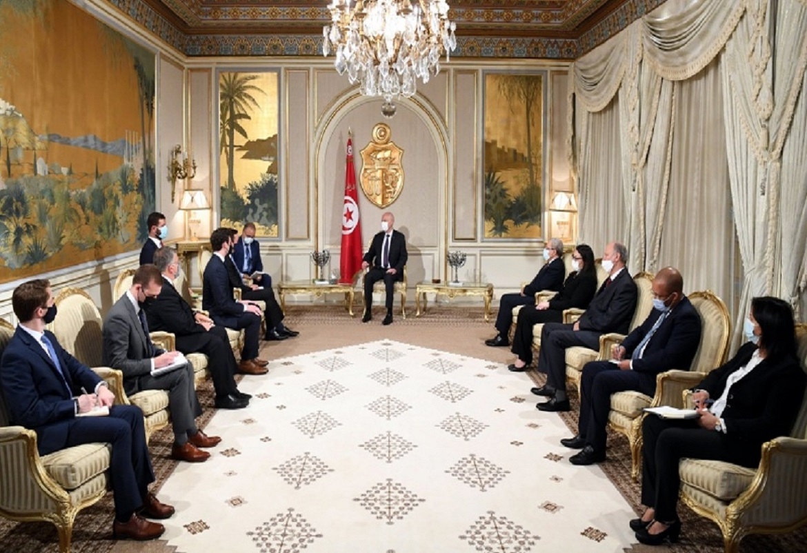 الرئيس التونسي يتمسك بشرعية التدابير الاستثنائية بحضور وفد الكونغرس الأميركي