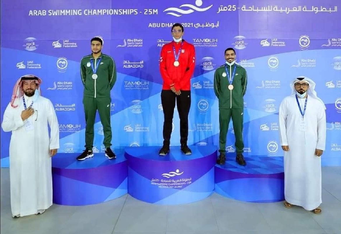 أيوب الحفناوي يحرز الميدالية الذهبية في البطولة العربية للسباحة في ابوظبي