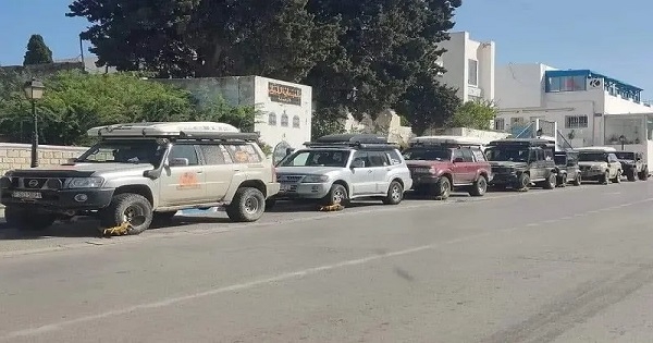 بلدية سيدي بوسعيد تعتذر بعد تكبيل سيارات الرالي الأجنبية