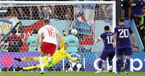 الأرجنتين و بولندا يتأهلان للدور الثاني من المونديال